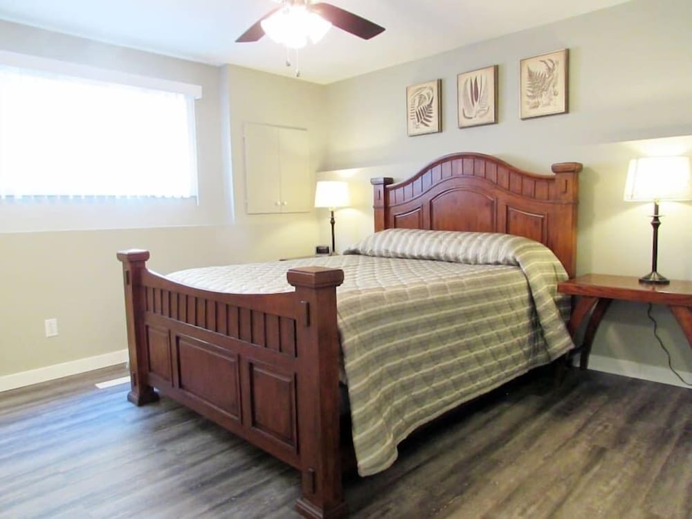 Signature Condo, 2 Bedrooms, Golf View (382) photo 2