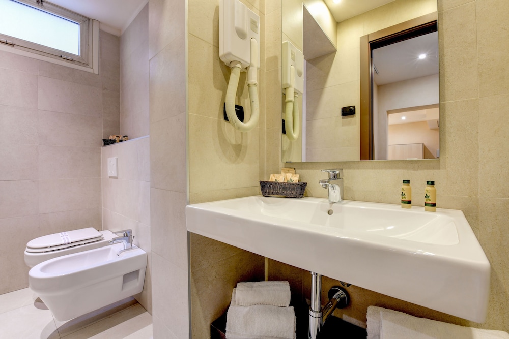 Economy Room - Photo 7