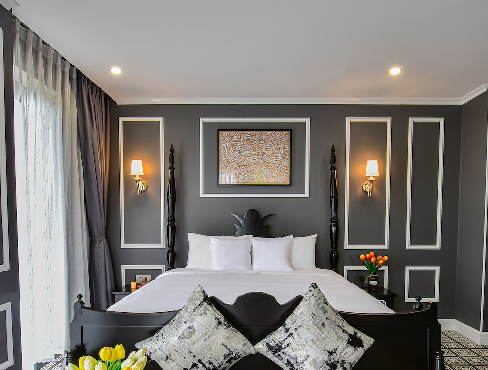 Junior Suite with Balcony - Photo 11