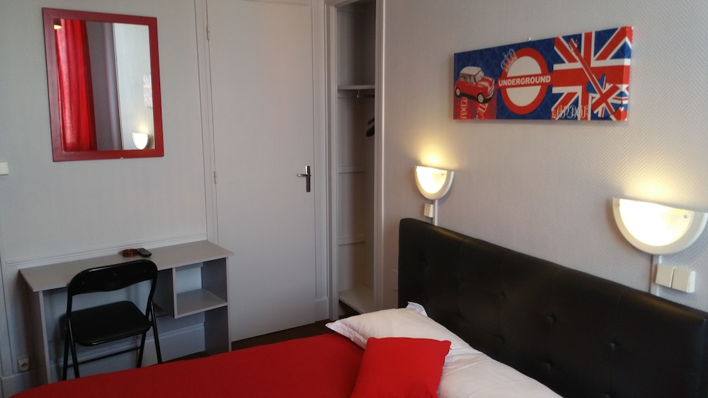 Economy Room, Shared Bathroom and toilet in the corridor