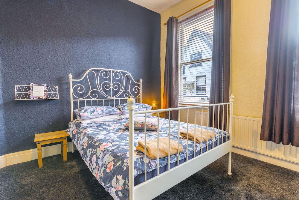 Suite, Ensuite photo 3