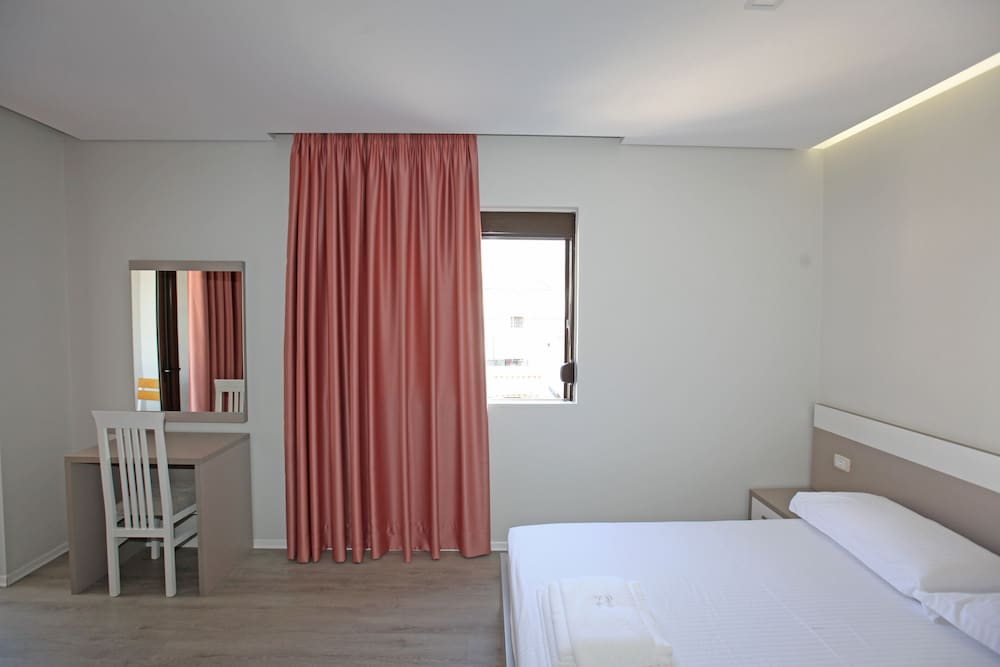 Deluxe Double Room, Partial Sea View photo 3