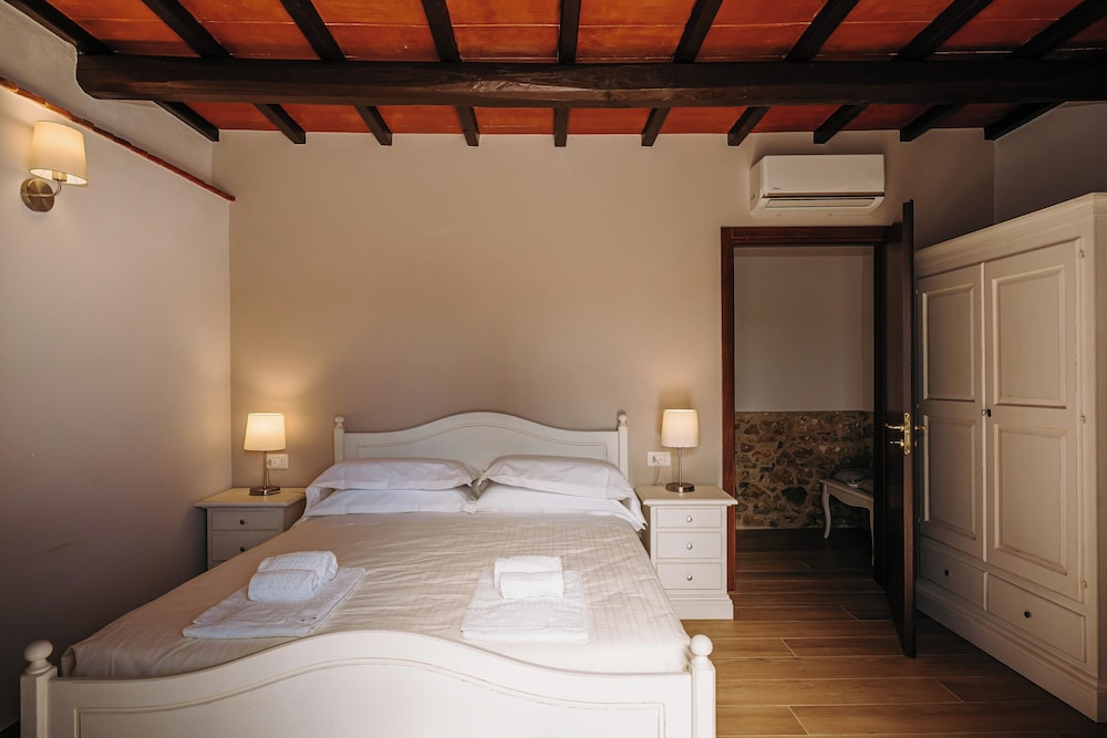 Economy Room, 1 Queen Bed photo 1