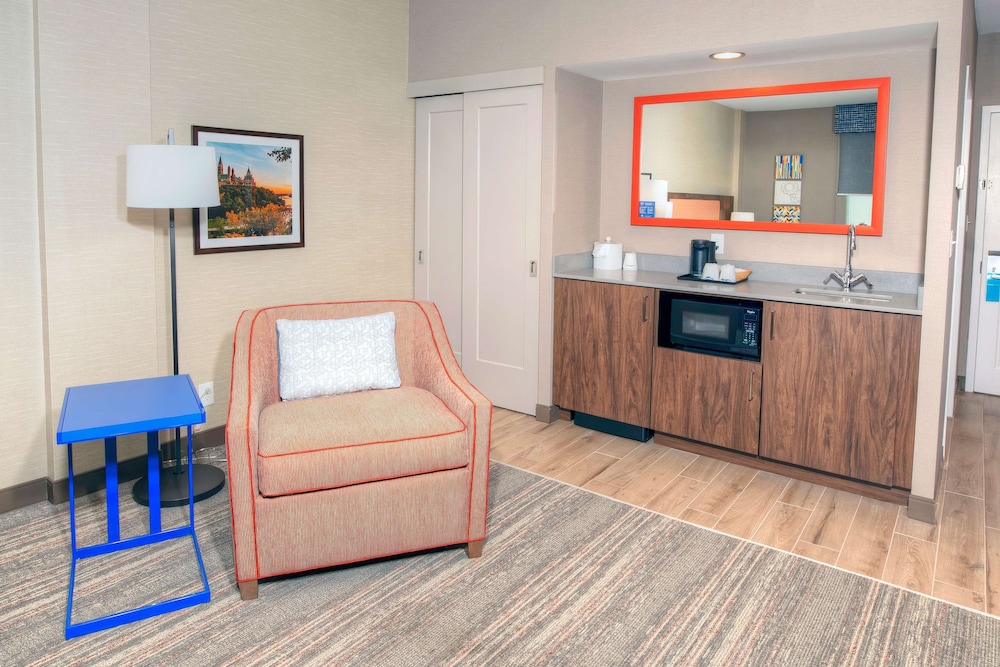 Suite, 1 King Bed, Non Smoking - Photo 6