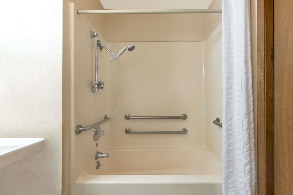 Room, Accessible - Photo 4