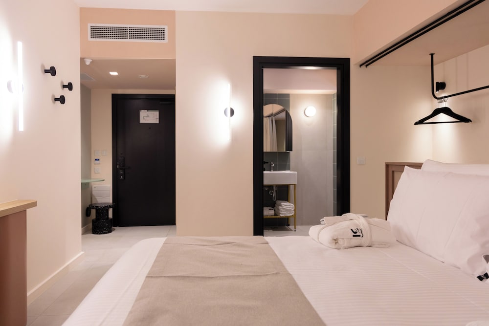 Premium Double Room, Balcony, City View photo 2