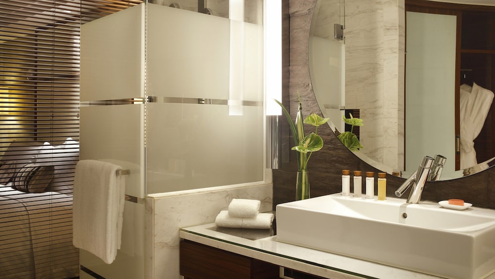 Junior Suite, 1 King Bed (High Floor) - Photo 5