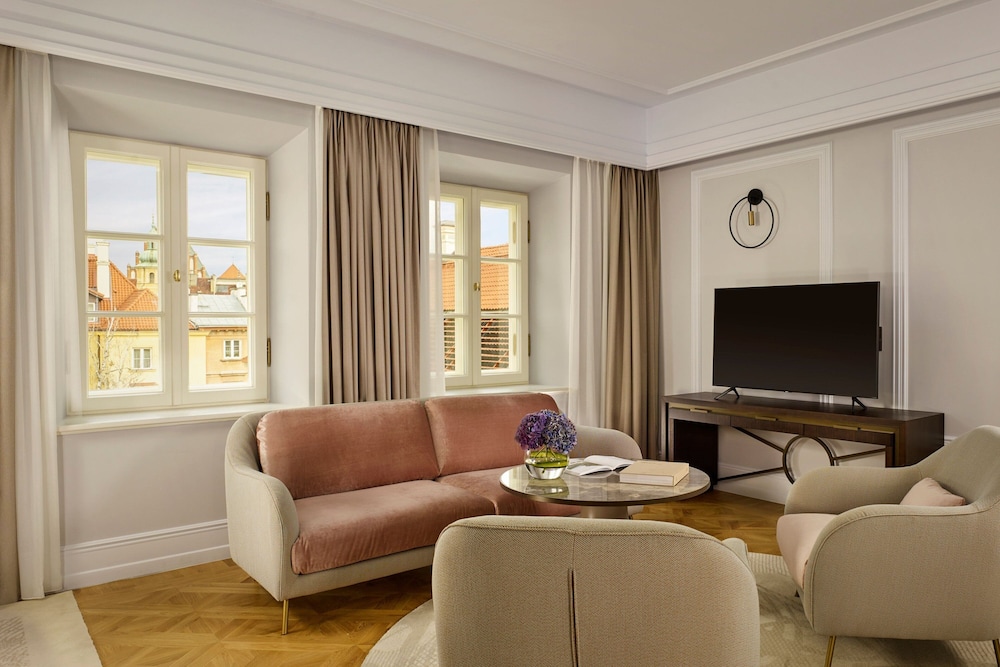 Suite, 1 King Bed photo 1
