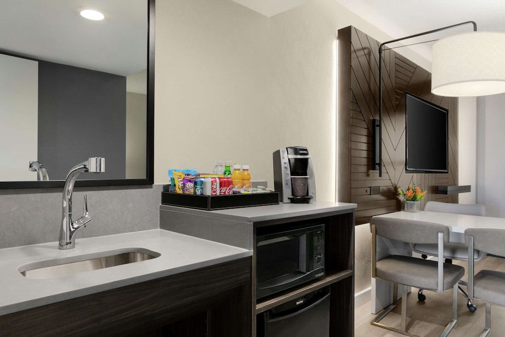 Suite, 2 Queen Beds, Accessible, Non Smoking (Mobility & Hearing, Roll-in Shower)