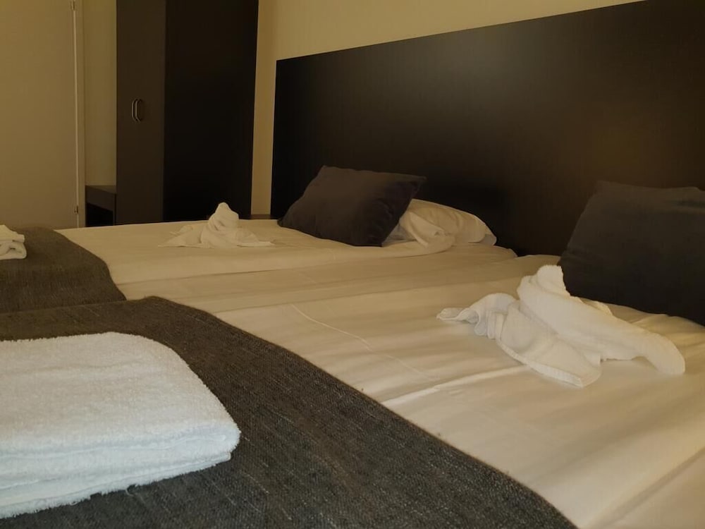Standard Twin Room - Photo 6