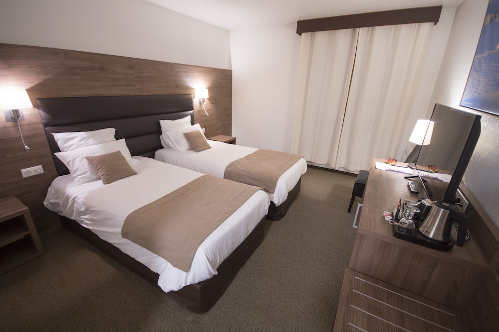 Standard Room, 2 Twin Beds - Photo 4