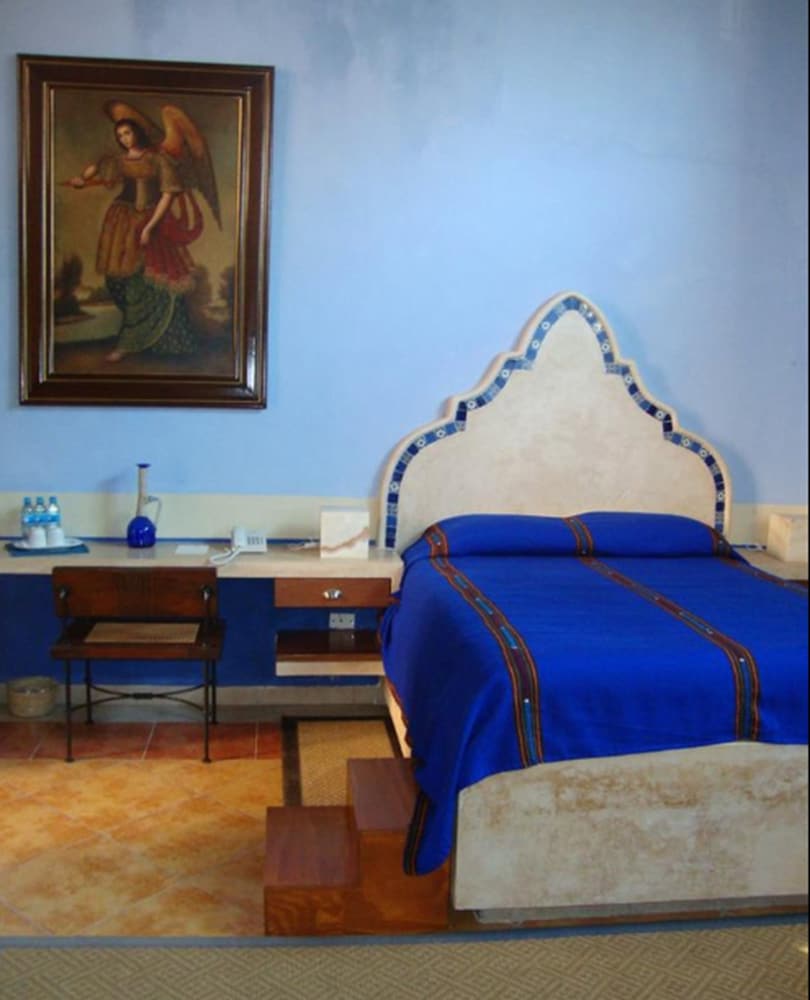 Deluxe Room, 1 Queen Bed, Jetted Tub - Photo 3