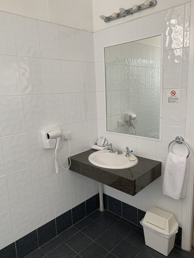 Standard Room, 1 Bedroom, Roll-in Shower photo 3