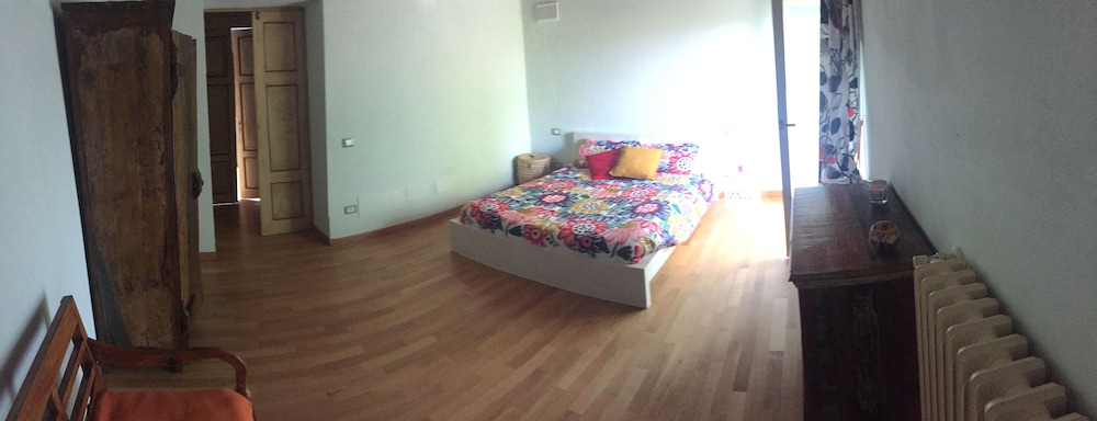 Comfort Room (Orange)