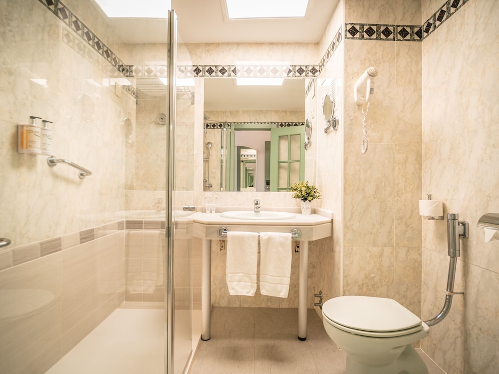 Double or Twin Room, Terrace, Sea View - Photo 5