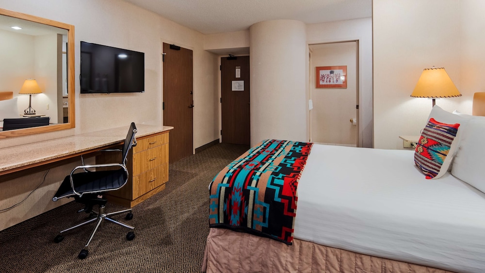Suite, 1 Queen Bed, Non Smoking, Refrigerator & Microwave (with Single Sofabed)