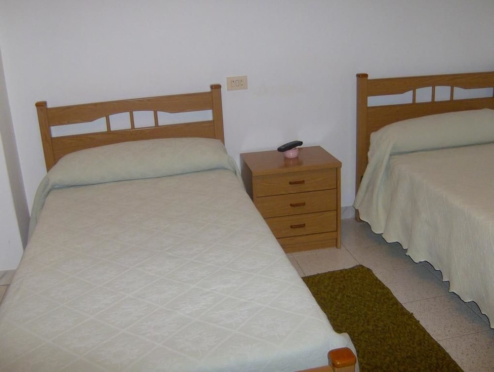 Twin Room - Photo 1