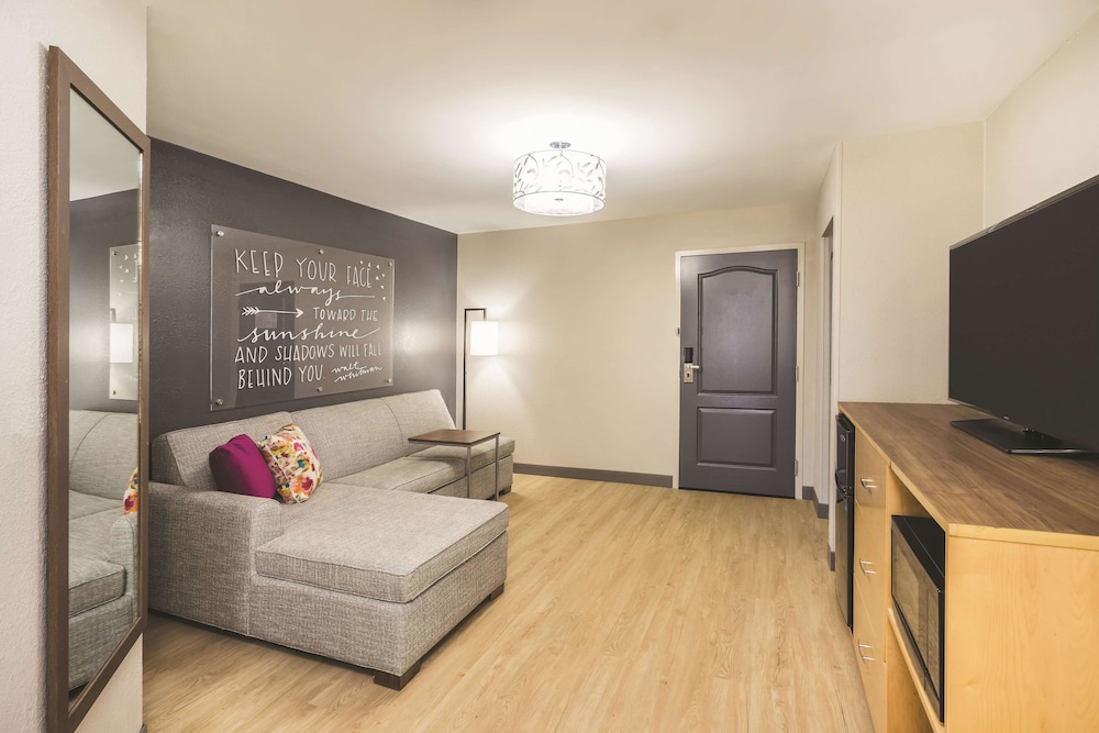 Suite, 1 Bedroom, Non Smoking (2 Rooms) photo 2