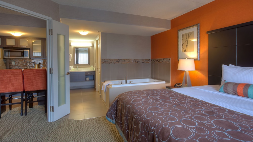 Suite, 1 Bedroom, Kitchen (Dining) - Photo 3