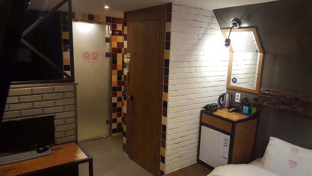 Deluxe Room - Photo 8