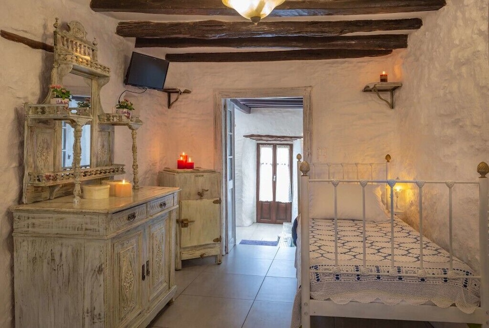 Traditional Room, 1 Bedroom, Jetted Tub, Mountain View (Sky) photo 3