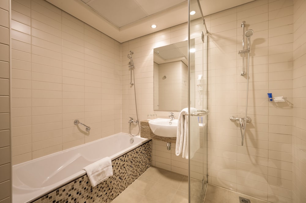 Deluxe One Bedroom Lakeview Suite photo 3