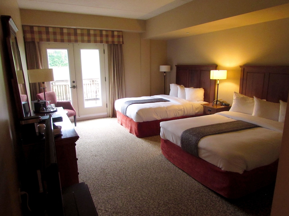 Standard Room, 2 Queen Beds, Non Smoking - Photo 2