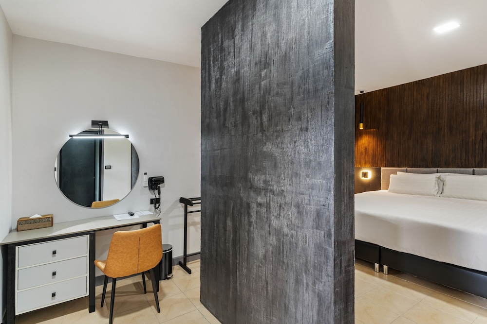 Junior Studio Suite