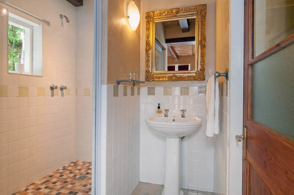 Luxury Room - Photo 23