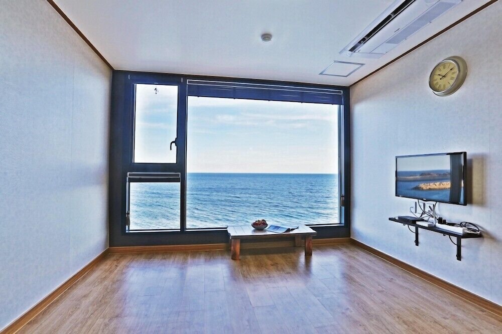 Room (307) photo 3