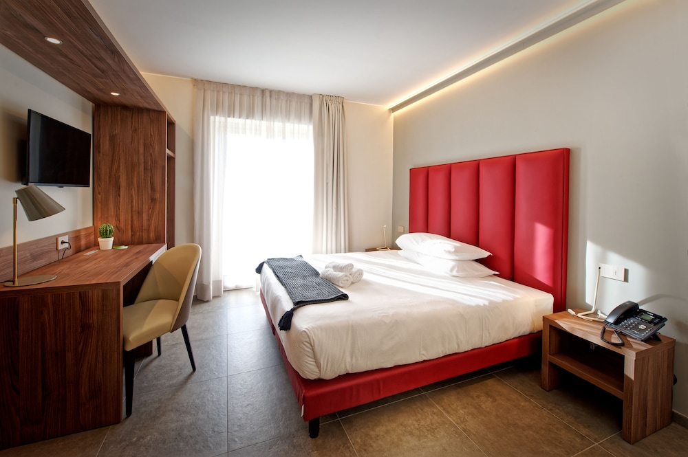 Deluxe Double Room Single Use (Design) photo 2
