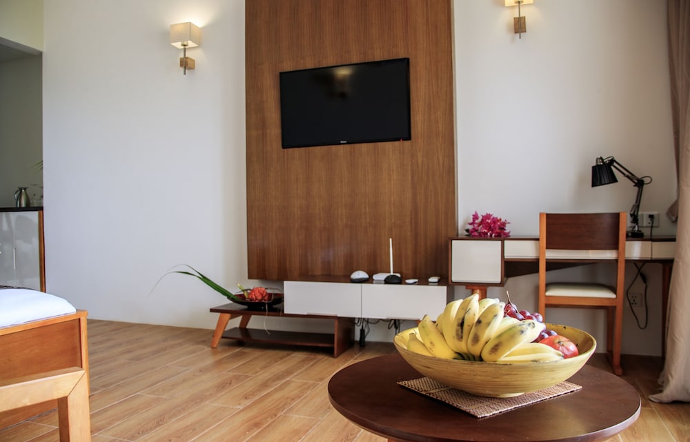 Deluxe Room, 1 King Bed, Sea View, Beachfront photo 3