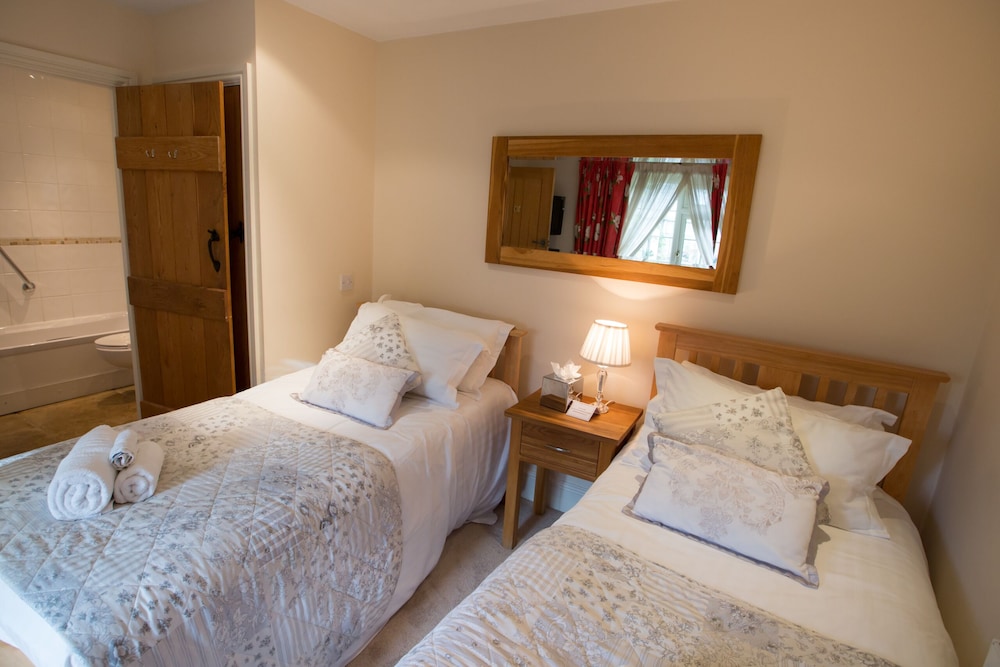 Twin Room, Ensuite (Courtyard - Ground Floor)