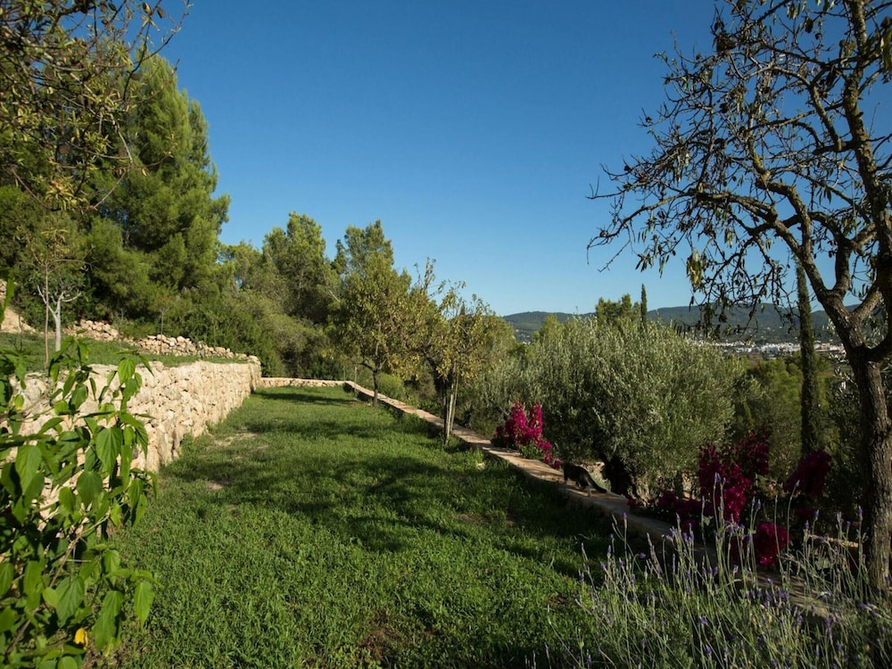 Villa photo 2