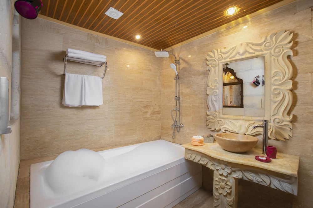 Jacuzzi Suite - Photo 2