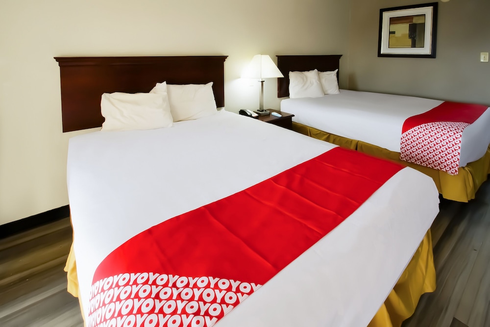 Room, 2 Queen Beds, Smoking photo 1