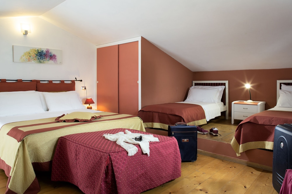 Family Apartment, 1 Bedroom, Kitchen, Annex Building photo 2