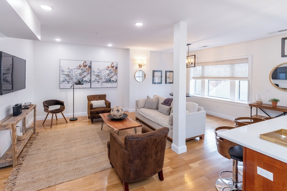 Luxury Apartment, 3 Bedrooms, Accessible photo 1