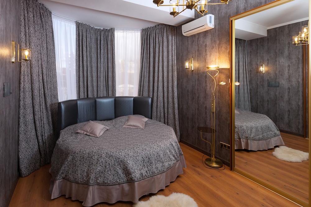 Junior Suite, Jetted Tub photo 2