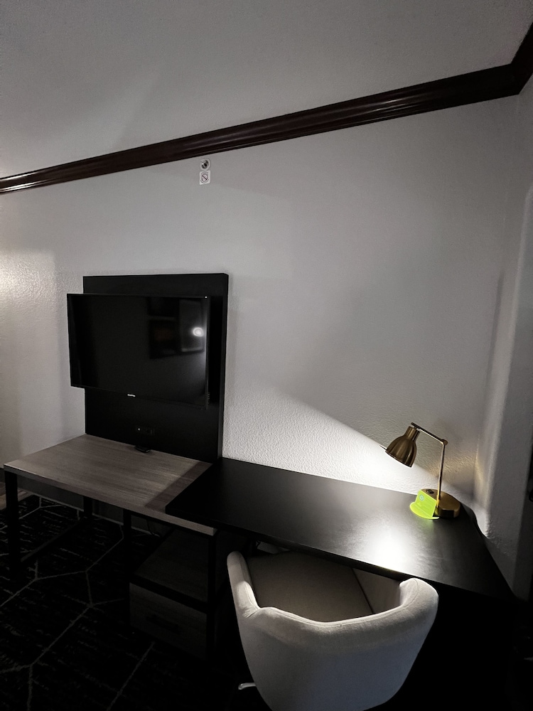 Room, 2 Queen Beds, Non Smoking - Photo 15