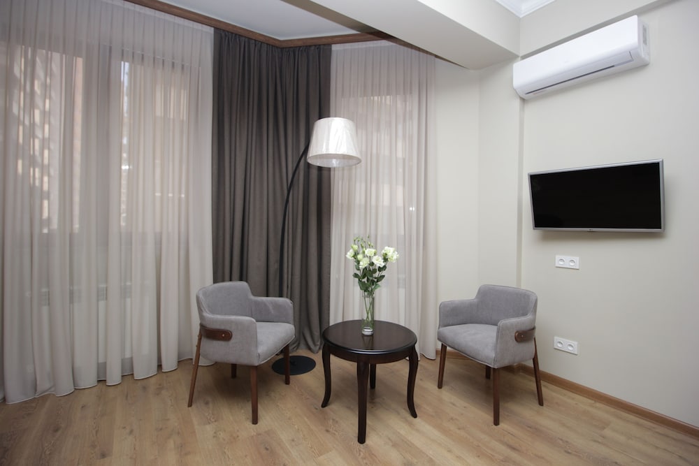Superior Double Room, City View photo 2