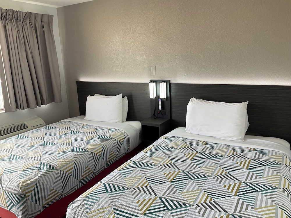 Standard Room, 2 Double Beds, Smoking, Refrigerator & Microwave photo 2