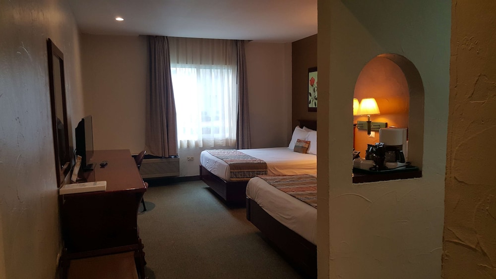 Standard Room, 2 Queen Beds, Non Smoking photo 3