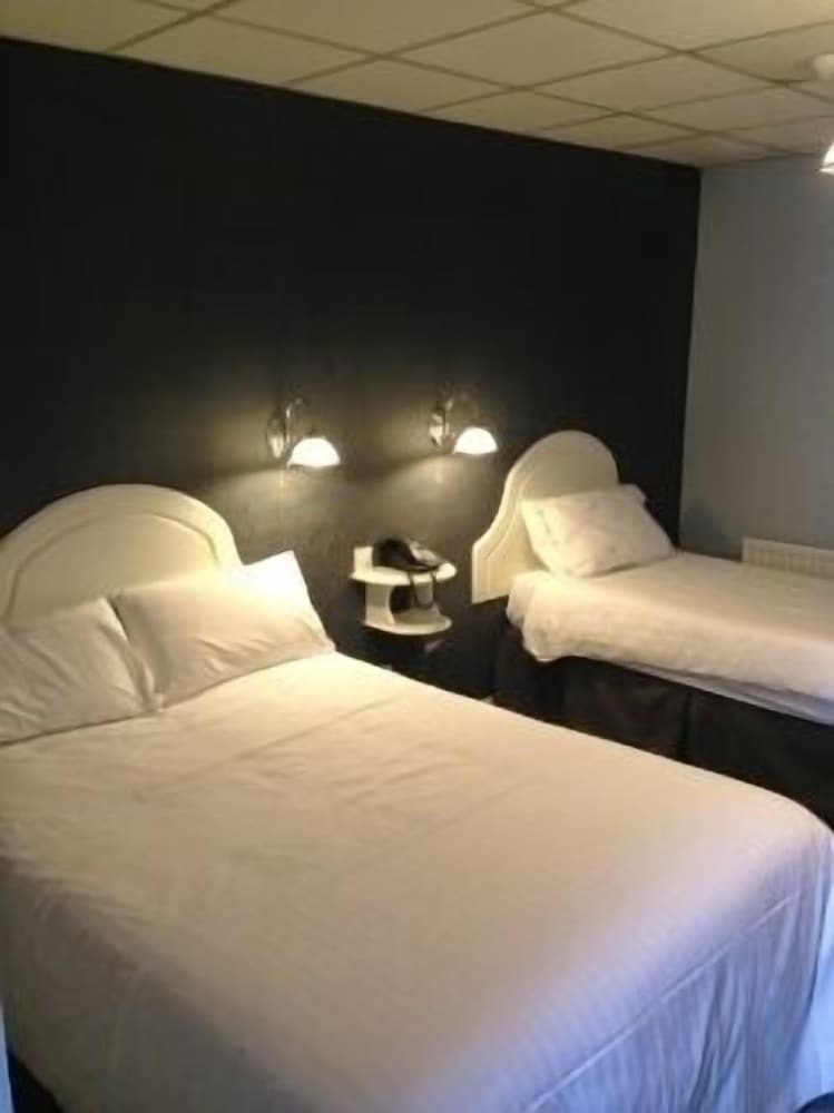 Standard Double or Twin Room - Photo 10