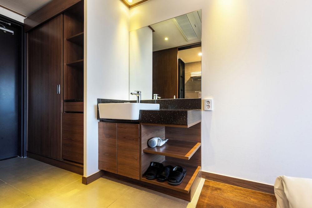 Premium Ocean Double, Ocean View, Non Smoking - Photo 5
