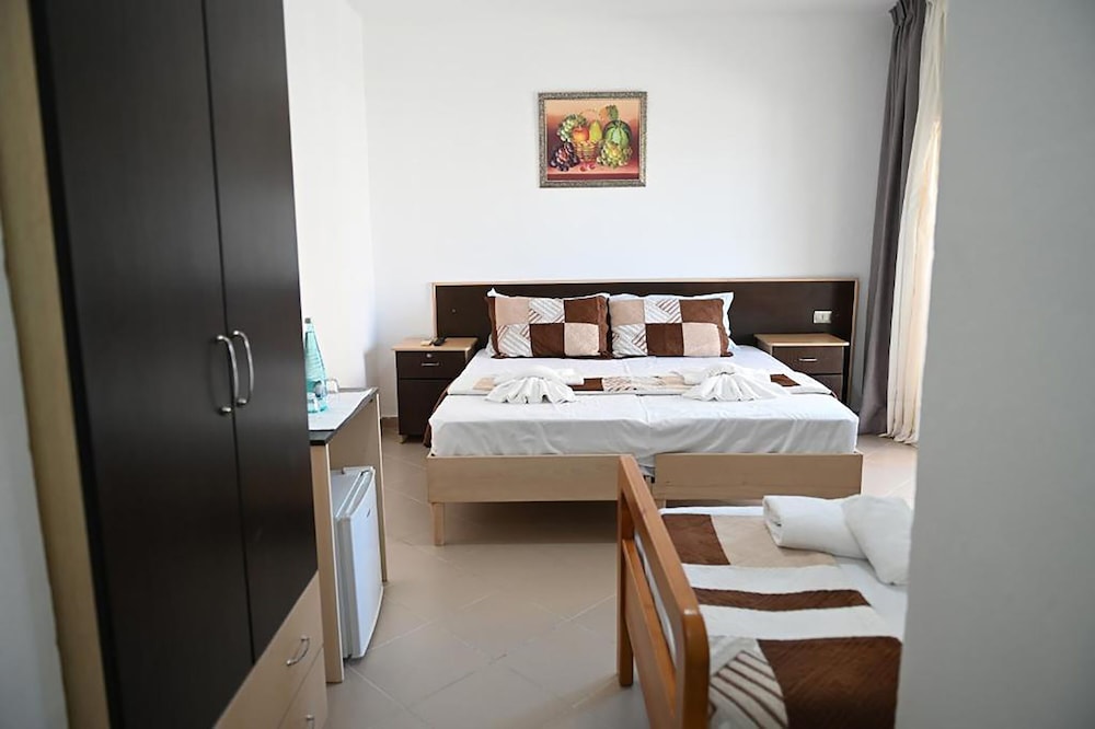 Triple Room, Partial Sea View