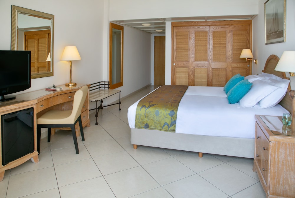 Superior Twin/Double Room Sea View - Photo 3