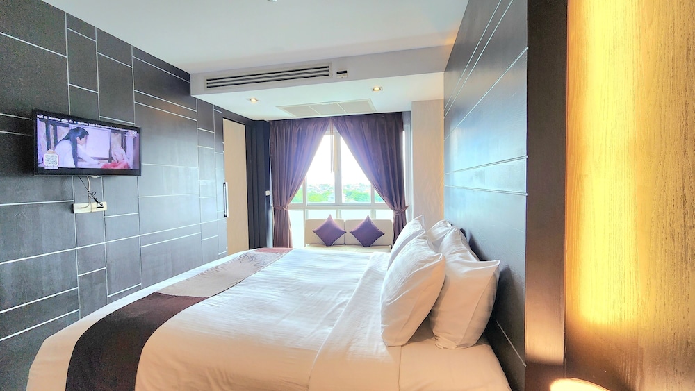 Honeymoon Suite photo 2