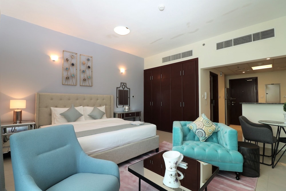 Suite - Photo 9