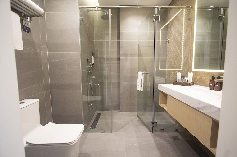 Premier Grand Room with Pool Access - Photo 5